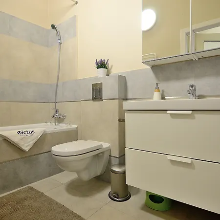 Atmospheric Victus In By Renters דירה *