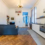 Atmospheric Victus In By Renters